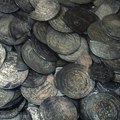 Čovek koji je kopao crve blizu Stokholma našao riznicu sa 20.000 srebrnjaka