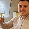 Piće od 820.000 dinara i kazan sa čvarcima: Viktor ovako slavi 1. maj, uživa za sve pare - oko njega luksuz