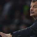 Ataman gledao "orliće", pa poludeo zbog sudijske odluke! Umalo ušao na teren!