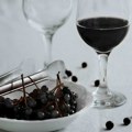 Prava bomba za imunitet: Kako da sami napravite domaći sirup od aronije