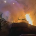 Tokom noći zapaljeni kontejneri na više mesta u centru Kraljeva, vatra se proširila i na dva automobila (VIDEO)