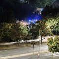 Gust dim uznemirio žitelje Novog naselja. Gori buvlja pijaca na Bulevaru Jovana Dučića, vatrogasci na terenu.