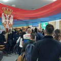 (Foto) Srbija danas glasa Birališta otvorena u 7 časova, ispred se već formirali redovi građana: U izbornoj trci 18 lista…