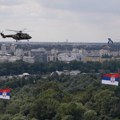 Srpske zastave na nebu iznad Beograda - MUP obeležio Dan srpskog jedinstva
