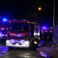 Požar na Miljakovcu: Kulja dim iz stana na poslednjem spratu, na licu mesta vatrogasci (video)