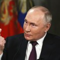 Putin pravdao hitlera: Ovo je 5 najupečatljivijih momenata intervjua: Dolivao so na američku ranu, Karlson mu se šlihtao