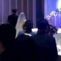 Mladoženja saznao da ga mlada vara ''Bacio bombu'' na dan venčanja, usledio totalni haos! (video)