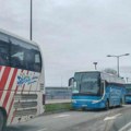 FOTO i VIDEO: Autobusi u pohodu na Sremsku Mitrovicu, promenjen termin skupa