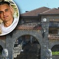 Iz ove vile u Begaljici se iselila Jovana Jeremić pre mesec dana: Pred kapijom srebrni lavovi, a u dvorištu...