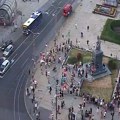 Demonstranti nekoliko beogradskih zborova ispred zgrade Olivere Zekić, protest u Rumi (foto, video)