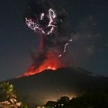 Posle megazemljotresa u Rusiji: Nova erupcija vulkana u Aziji, stub pelela visok preko 10 kilometara