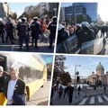 „Izađi Srbijo, svi pred Skupštinu“: Sve veći broj građana se okuplja ispred zgrade parlamenta, podrška za Dijanu Hrku