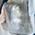 Ухапшени приликом примопредаје пола килограма марихуане, у стану Новосађанина нађен и кокаин
