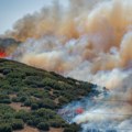 Vatra se širi kod Ulcinja; Ugroženi objekti i maslinjaci; Podignuti avioni VIDEO