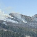 Požar u Novom Goraždu se ponovo širi, vatrogasci branili kuće i štalu u Ustiprači