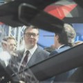 Vučić oprao kola u sklopu „priprema za kampanju“ (VIDEO)