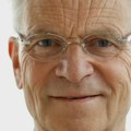 Preminuo Džefri Arčer, pisac bestselera i političar čiju su karijeru pratili skandali