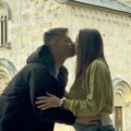 Na Kosovu i Metohiji neguje stari hrišćanski običaj: Milan Vasić objavio snimak iz Visokih Dečana i pokazao šta radi u porti…