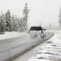 Petočlana porodica iz Srbije spasena iz vozila zaglavljenog u snegu u Crnoj Gori