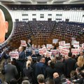 Milan St. Protić za Nova.rs analizira buran dan u Skupštini i Rezoluciju EP: Vučić bi mogao da se nađe u nebranom grožđu