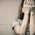 Odalamio devojku (18) šipkom, pa je silovao: Drama u Hrvatskoj, policija traga za napadačem