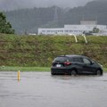 (Foto) tajfun "Marija" donosi rekordne padavine: Strahuje se od klizišta i poplava, japanska avio-kompanija hitno otkazuje…