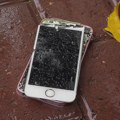 Stiže jesen, šta da uradite ako vam se pokvasi iPhone? Apple upozorava, ne radite ove 3 stvari, izbegavajte fen za kosu