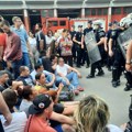 Interventna brigada probila građansku blokadu policijske stanice Voždovac