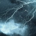 Nevreme se premešta i prema Beogradu, očekuju se pljuskovi sa grmljavinom: Evo kada oluja stiže do prestonice!