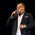 „Svi ćemo biti zaboravljeni, pevači posle karijere žive možda 15, 20 godina“: Kako je Halid Bešlić govorio o prolaznosti…