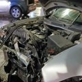 (Foto) prednji deo auta zgužvan, delovi rasuti svuda: Teška nesreća na Ibarskoj magistrali: Ima povređenih
