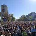 UŽIVO Komemorativni skup za 16 žrtava pada nadstrešnice u Novom Sadu: Desetine hiljada ljudi odalo poštu stradalima i polaže…
