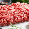 Свеже изгледа само на први поглед! Месари откривају шта се заиста крије у млевеном месу из продавнице