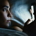 Oštećuje li vid tamni režim na pametnim telefonima