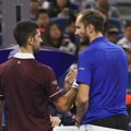 Đoković u finalu turnira u Pekingu, Medvedev diskvalifikovan - pogodio gledaoca lopticom u lice