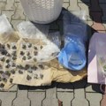 U stanu i dvorištu zgrade na Čukarici pronađena droga, uhapšen osumnjičeni za proizvodnju i prodaju