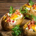 Recept za popularnu „street food” hranu: Isprobajte punjeni pečeni krompir