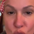 (Foto) samo sa maramom na glavi: Tijana Dapčević se snimila bez šminke: Pršte komplimenti na mrežama, a evo šta su svi…