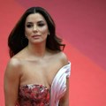 Glumica ovog leta nema kočnice, odlučila je da pokaže svoje atribute uvek i svuda: Tanga bikini naglasio raskošne obline!