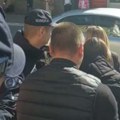 Opet haos u Užicu: Građani brane aktivistu i njegovu radnju od poreskih inspektora