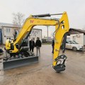 Direktor JKP Šumadija pokazao gradonačelniku novu mašinu – rovokopač bager