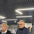 Srđan Đoković došao po ženu na aerodrom Vuče Dijanine kofere: Evo u kakvom izdanju smo uhvatili Novakove roditelje (video)…