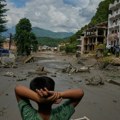 Užasne posledice razornih poplava: Više od 1.000 ljudi nestalo u Nepalu i Tibetu