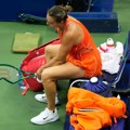 (VIDEO) Sabalenka leči rane u Grčkoj – evo i šta čita