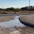 Više od dva meseca u Podviniku pijaća voda curi i otiče u kanalizaciju, stanovnici apeluju na niški Vodovod da reši problem…