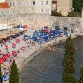 Na plažama u Crnoj Gori posle 17 sati mobilijar je besplatan: "Svako ko ne bude poštovao biće rigorozno kažnjen"
