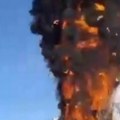 Drama u Rusiji: Pogledajte kako je neboder nestao u plamenu za samo 20 sekundi (video)