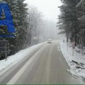 Preko 20 centimetara snega na Goliji: Ussed proleća beli se kao da je januar, kritična deonica još uvek prohodna
