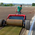 Počelo postavljanje trave na stadionu u Doboju