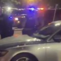 Dvoje mrtvih, četvoro povređenih u restoranu Vozač hteo da se parkira, a potom uleteo kolima u baštu u SAD (video)